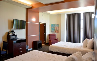 Days Inn & Suites by Wyndham Milwaukee