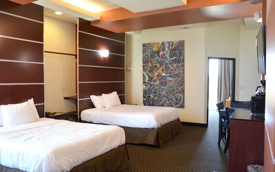 Days Inn & Suites by Wyndham Milwaukee