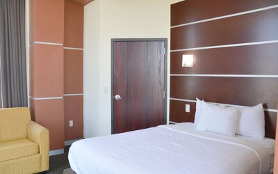 Days Inn & Suites by Wyndham Milwaukee