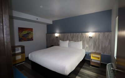 Days Inn & Suites by Wyndham Milwaukee