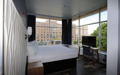 Days Inn & Suites by Wyndham Milwaukee