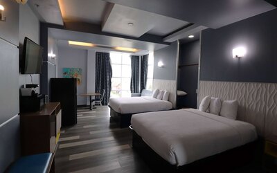 Days Inn & Suites by Wyndham Milwaukee