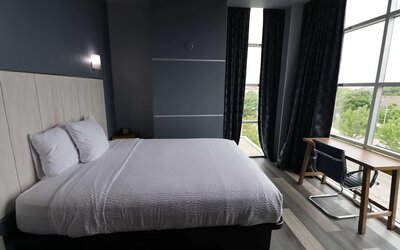 Days Inn & Suites by Wyndham Milwaukee