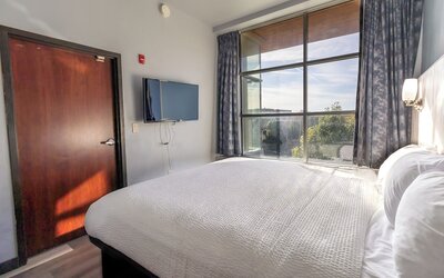 Days Inn & Suites by Wyndham Milwaukee