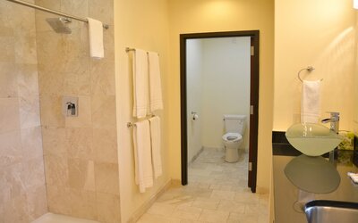 Days Inn & Suites by Wyndham Milwaukee