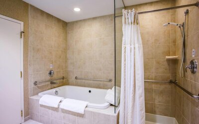 Hilton Garden Inn Milwaukee Northwest Conference Center