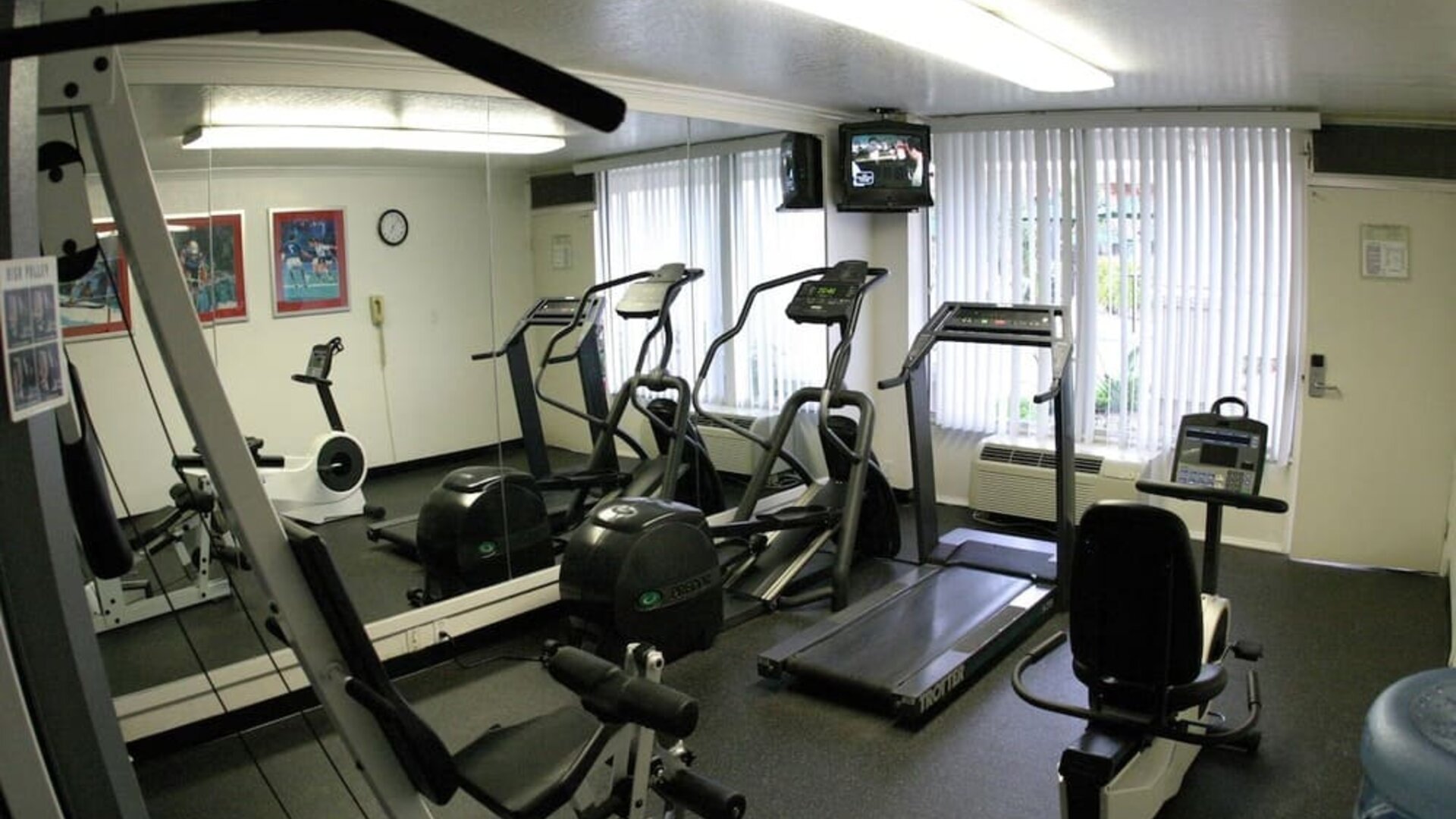 Fitness center at Uptown Oasis San Jose Airport.