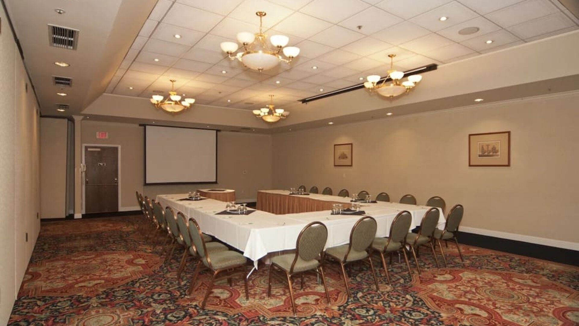 Conference center at Uptown Oasis San Jose Airport.