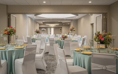 Four Points by Sheraton Milwaukee North Shore