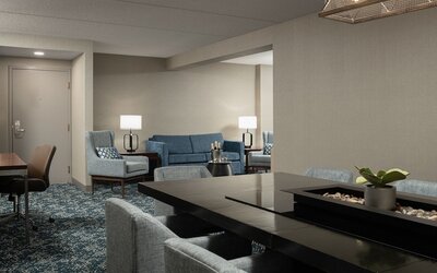 Four Points by Sheraton Milwaukee North Shore