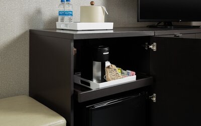 Four Points by Sheraton Milwaukee North Shore