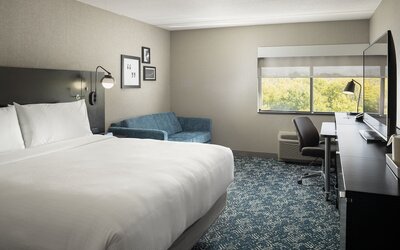 Four Points by Sheraton Milwaukee North Shore