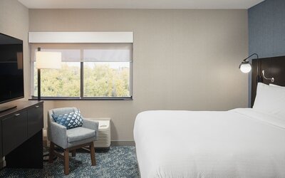 Four Points by Sheraton Milwaukee North Shore