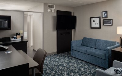 Four Points by Sheraton Milwaukee North Shore