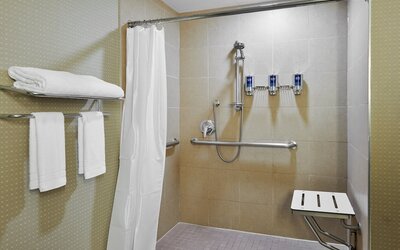 Four Points by Sheraton Milwaukee North Shore
