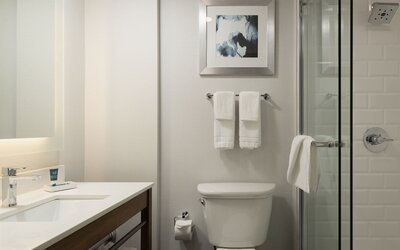 Four Points by Sheraton Milwaukee North Shore