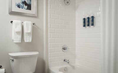 Four Points by Sheraton Milwaukee North Shore