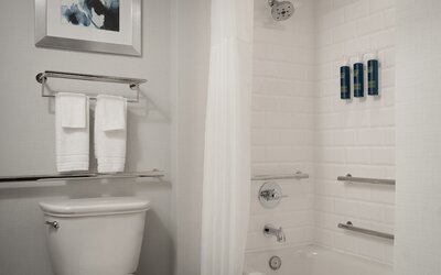 Four Points by Sheraton Milwaukee North Shore