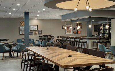 Four Points by Sheraton Milwaukee North Shore