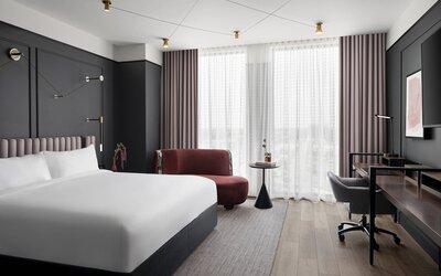 Renaissance Milwaukee West Hotel