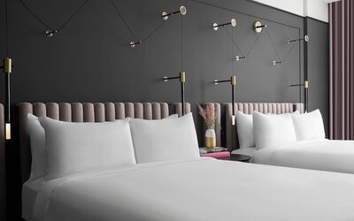 Renaissance Milwaukee West Hotel