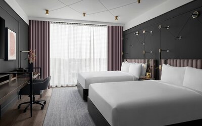 Renaissance Milwaukee West Hotel