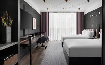 Renaissance Milwaukee West Hotel