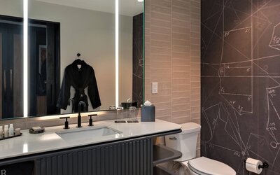 Renaissance Milwaukee West Hotel