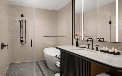 Renaissance Milwaukee West Hotel