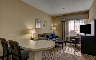 Holiday Inn Hotel & Suites-Milwaukee Airport by IHG