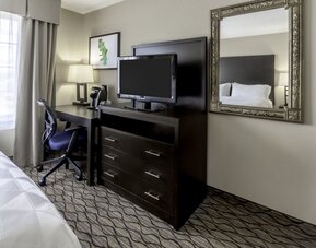 Holiday Inn Hotel & Suites-Milwaukee Airport by IHG