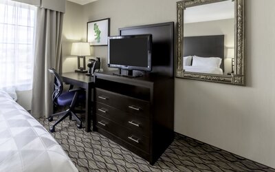 Holiday Inn Hotel & Suites-Milwaukee Airport by IHG