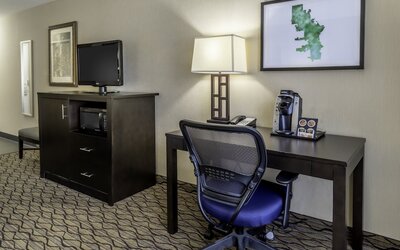 Holiday Inn Hotel & Suites-Milwaukee Airport by IHG