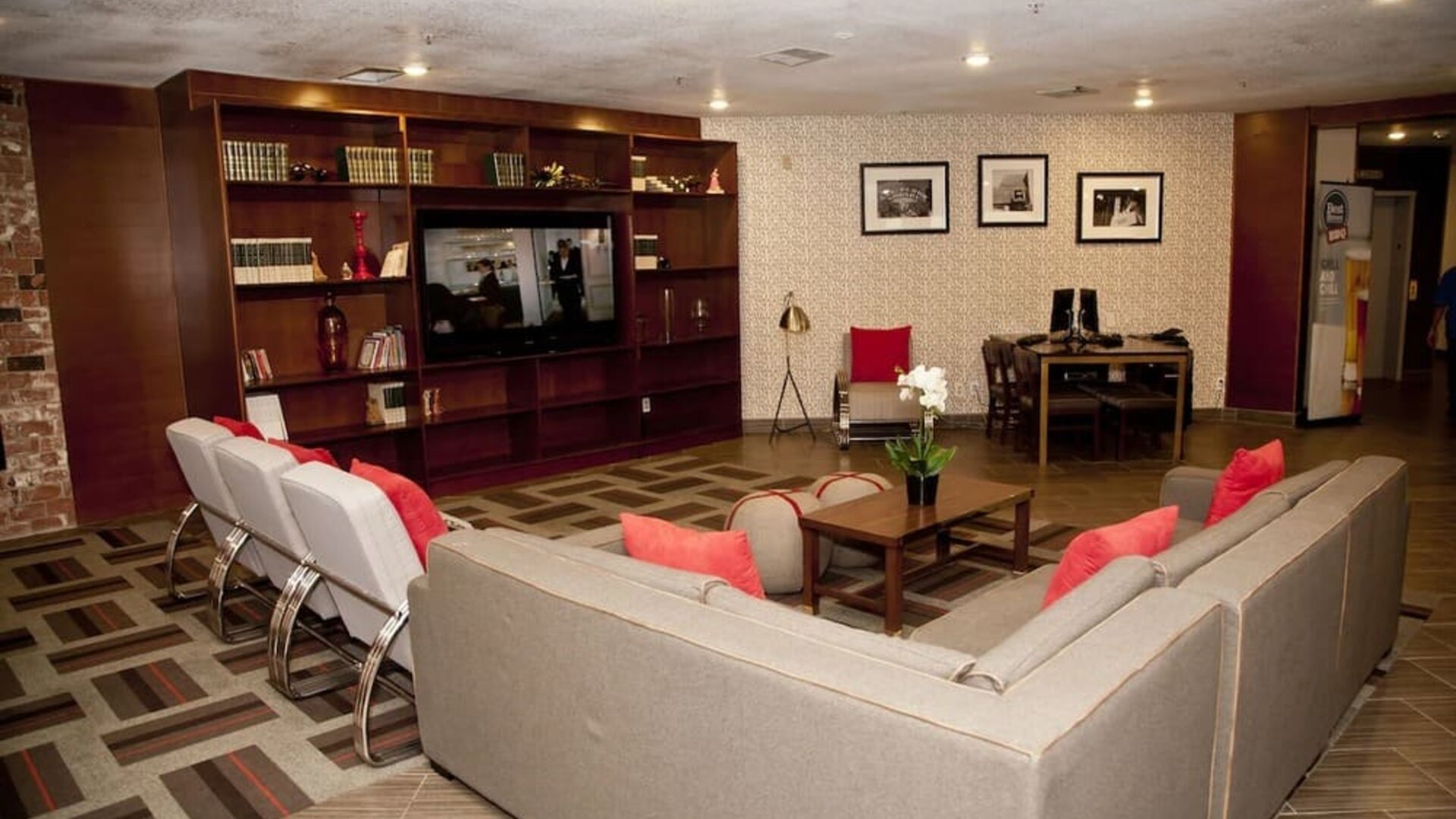 Lounge and coworking space at La Hacienda San Jose Silicon Valley.