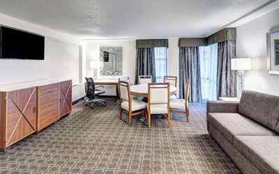 DoubleTree by Hilton Milwaukee Downtown