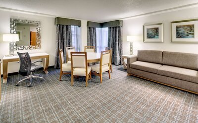 DoubleTree by Hilton Milwaukee Downtown