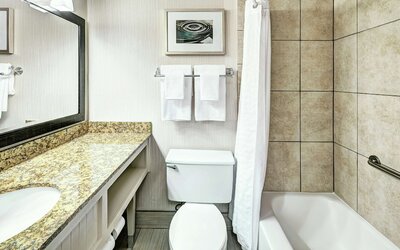 DoubleTree by Hilton Milwaukee Downtown