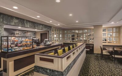 Breakfast area at Laguardia Plaza Hotel.