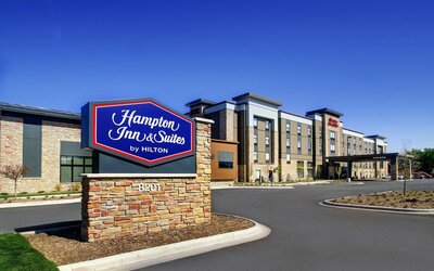 Hampton Inn & Suites Milwaukee West