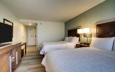 Hampton Inn & Suites Milwaukee West