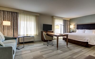 Hampton Inn & Suites Milwaukee West