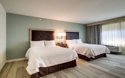 Hampton Inn & Suites Milwaukee West