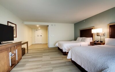 Hampton Inn & Suites Milwaukee West