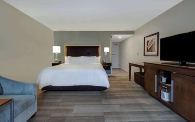 Hampton Inn & Suites Milwaukee West