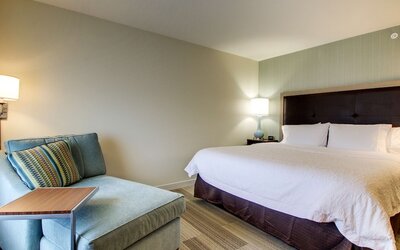 Hampton Inn & Suites Milwaukee West