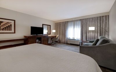 Hampton Inn & Suites Milwaukee West