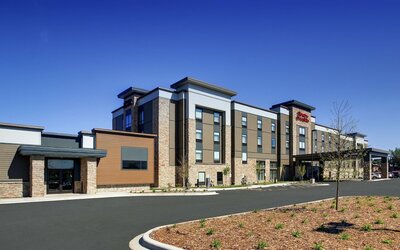 Hampton Inn & Suites Milwaukee West