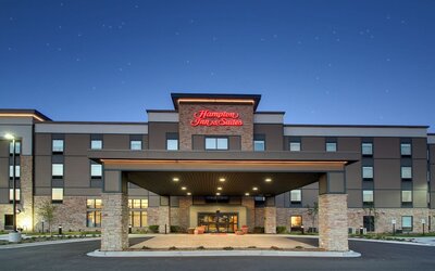 Hampton Inn & Suites Milwaukee West