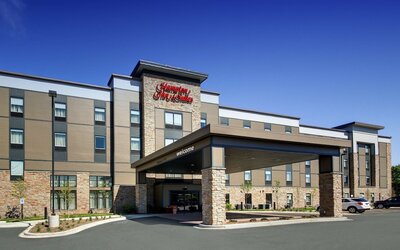Hampton Inn & Suites Milwaukee West