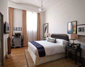 Romantic king room at NoMad London.